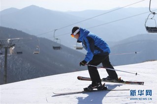 （国际·图文互动）（3）通讯：“我们的目标是建成世界一流滑雪场”——记朝鲜马息岭滑雪场