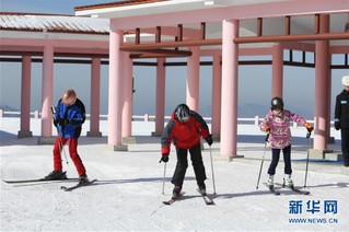 （国际·图文互动）（2）通讯：“我们的目标是建成世界一流滑雪场”——记朝鲜马息岭滑雪场