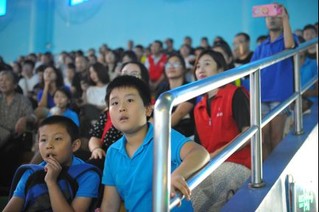 （极地海洋动物表演让孩子们惊叹不已）