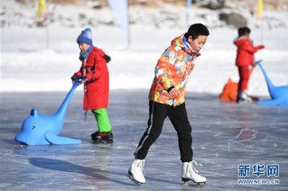 （社会）（2）新疆天池景区推出“冰封雪湖”冰上项目