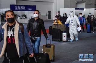 （XHDW）（4）北京新国展入境人员转运集散地见闻