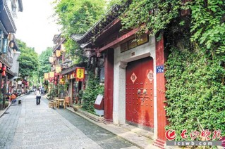 　　在日新月异的城市化浪潮中，自在生长的都正街不疾不徐，有滋有味。 　　均为长沙晚报全媒体记者 陈飞 摄