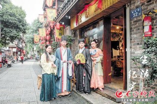 　　如今，都正街已成了长沙颇具代表性的“汉服一条街”。 