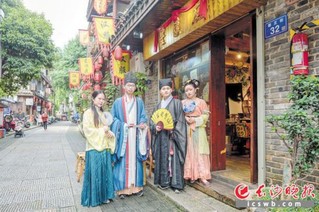 　　全国十大夜市第二名的都正街。陈飞 摄