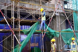（国际·图文互动）（5）中国港湾科伦坡房建项目封顶