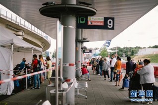 （国际疫情）（5）德国科隆：旅客在机场接受新冠检测