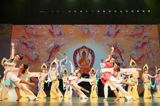 （新华视界）（4）经典舞剧《丝路花雨》和《大梦敦煌》同台演出