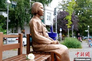 9月16日拍摄的“慰安妇”雕塑。 <a target='_blank'  data-cke-saved-href='http://www.chinanews.com/' href='http://www.chinanews.com/'><ppictext