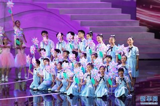 6月1日，“我和祖国一起成长”主题演出在京举行。这是港澳地区青少年参加演出。新华网记者 张静 摄