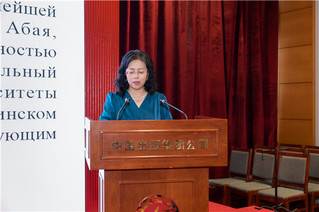外交部欧亚司副司长刘江平致辞。哈萨克斯坦驻华大使馆供图