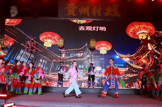 图为非遗民俗节目《元宵观灯》.jpg