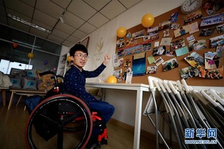 #（图片故事）（5）轮椅青年为爱“奔走”