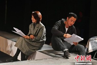 北京人艺剧本朗读《海鸥》在舞台上不“演戏”