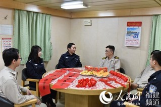 福州出入境边检站开展新春送祝福活动