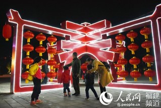 迎春彩灯