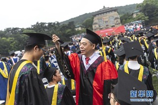 （社会）（6）武汉大学举行毕业典礼