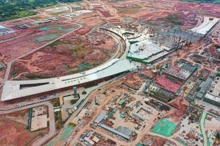 成都天府国际机场t2航站楼主体封顶 神鸟翼动善建情