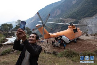 （社会）（6）“巨无霸”直升机助力打通大凉山最后的通村公路