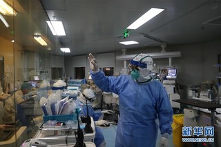 #（聚焦疫情防控）（7）武汉：多地医生联手抢救危重新冠肺炎患者