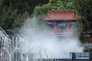 （新华视界）（1）甘肃崇信：秀美龙泉寺 夏日好乘凉