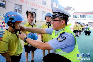 （社会）（1）浙江长兴：交通安全进校园