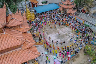 傣族泼水节热闹场面。召树惇摄