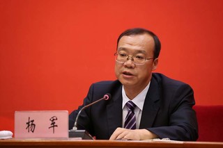 中共保山市委书记杨军在发布会上介绍保山发展情况。赵晓东-摄