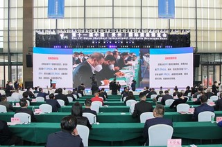 图7第十一届中国(贵州)国际酒类博览会签约仪式现场。岳旺摄