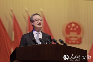 王清宪作政府工作报告。人民网 王晓飞摄