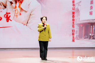 “七一勋章”获得者，党的二十大代表，全国三八红旗手，福州市鼓楼区军门社区党委书记、居委会主任、妇联主席林丹。康磊摄