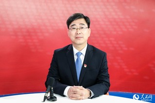 中共武平县委副书记、武平县人民政府县长于海做客人民网演播室。杨俊杰摄