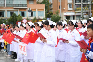镇雄县举行世界读书日系列活动现场。王毅摄