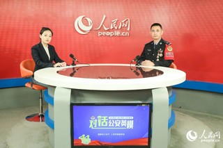 漳州市公安局巡特警支队直属大队（漳州110）大队长洪森做客人民网演播室。人民网 陈永整摄