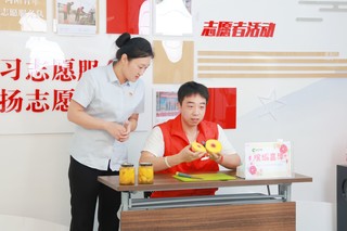 助农直播现场。盛丹摄