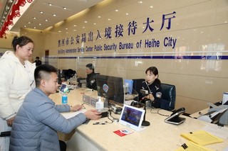 黑河在全省率先恢复边境游异地办证业务。黑河市委宣传部供图