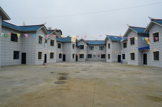 杜鹃元宝庄园位于金坡乡化哪村。赵刚摄