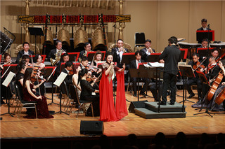 在“戏曲·编钟·交响音乐会”上，黄梅戏《女驸马》精彩亮相。（主办方供图）