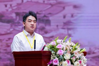 台湾青年饶瑞晔讲述了一段长达23年的寻根往事。赖志妍摄