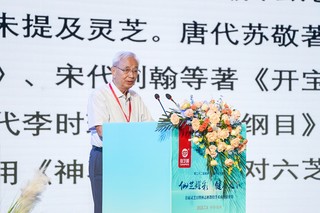 北京大学医学部教授、北京医科大学原副校长林志彬作主旨报告。主办方供图