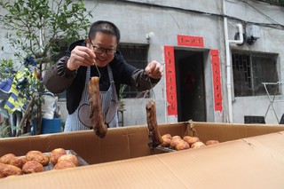 2群众熏腊肉