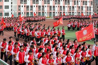赫章一中阿西里西课间操。陈春志 摄 .JPG