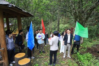 4 专家人才们沿着恩铭出乡路开展“秘密送家书”等活动.JPG