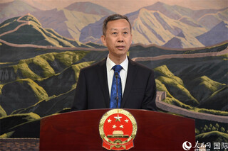 中国驻瑞典大使崔爱民在招待会上致辞。人民网记者 殷淼摄