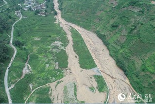 四川凉山州布拖县交际河泥石流成功避险