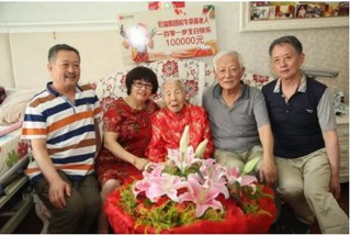 郑各庄村闲不住的“百岁奶奶”