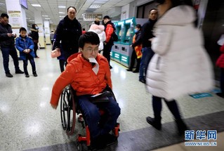 #（图片故事）（2）轮椅青年为爱“奔走”