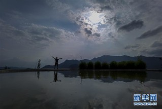 （社会）（1）重庆：小长假  短线旅游升温