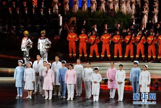 （文化）（1）第33届中国电影金鸡奖电影音乐会暨开幕式在厦门举行