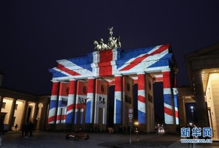 （国际）（2）德国勃兰登堡门亮灯悼念伦敦恐袭遇难者