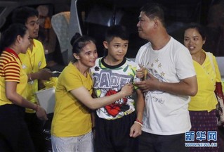 （外代一线）（13）泰国少年足球队山洞获救后首次露面 